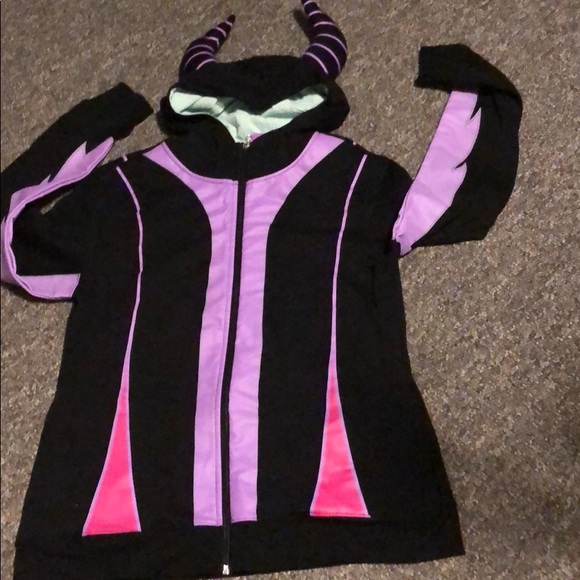 Disney Sweaters - Sweaters shirt by Villains  ( Disney )size XL